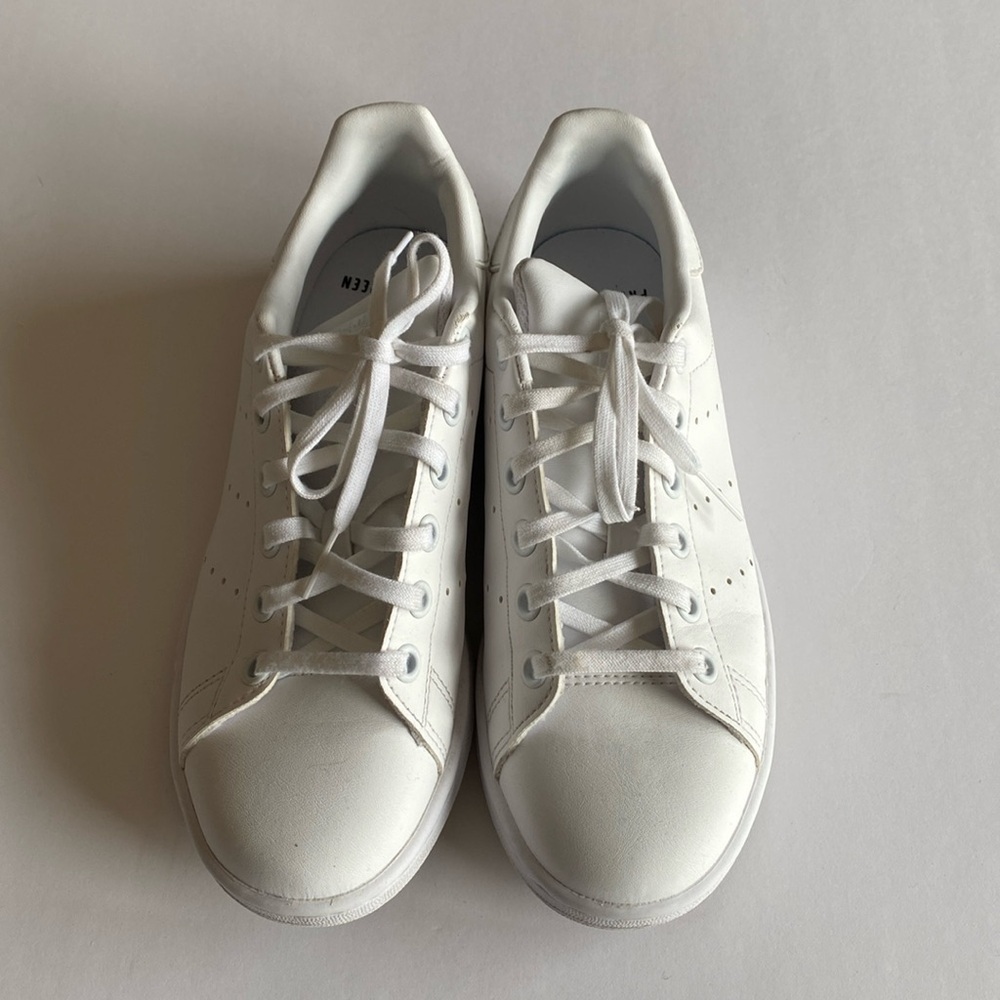 Adidas Stan Smith sneakers Sz boys 4 white EUC